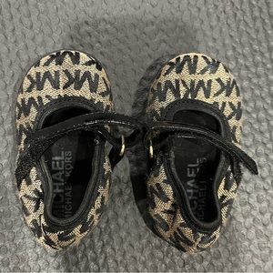 MICHAEL Michael Kors baby Ivy strap, black, size 2